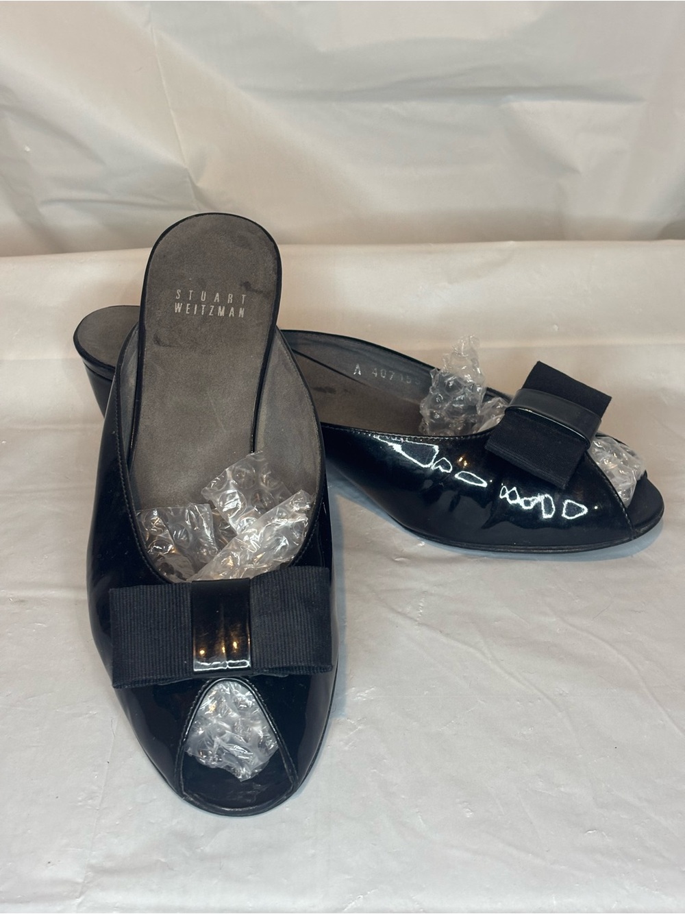 Stuart Weitzman Black Patent Leather Bow Peep Toe Wedge Mules Slippers Size 7